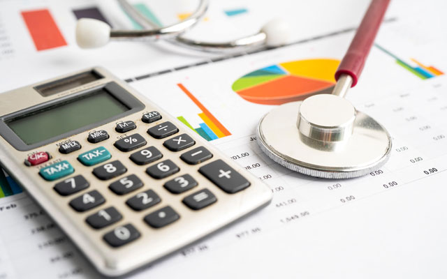 病院の経理事務になるためには