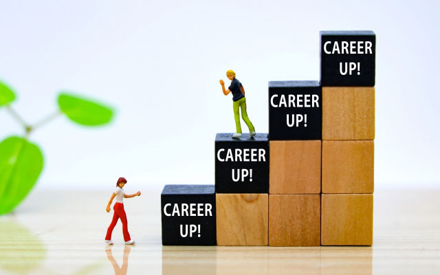 どんな資格が必要？介護職員のキャリアアップモデル