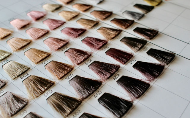 髪形や髪の色について