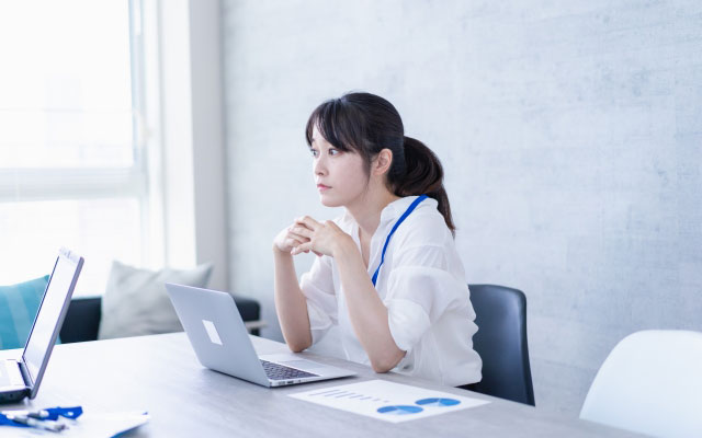 転職活動のことを上司や同僚に伝えるべきか？