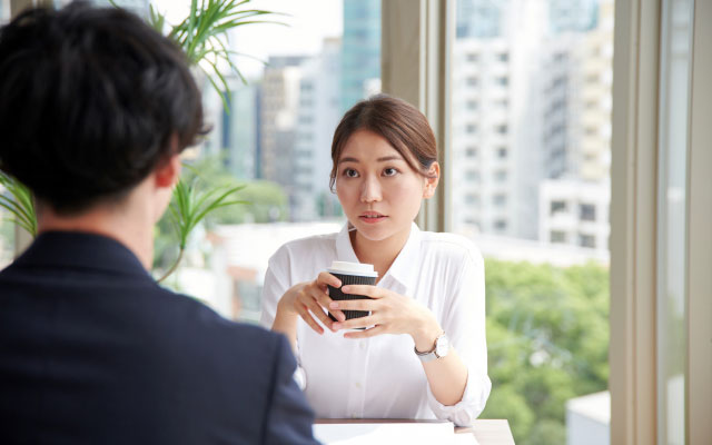 転職先が決まったら社名を伝えるべきか？