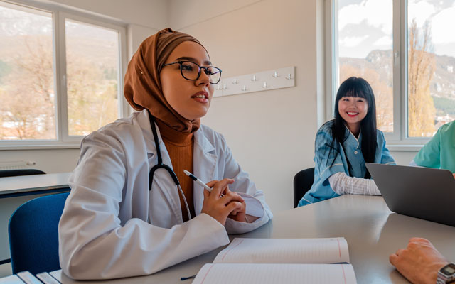 【外国人材のキャリアアップ】介護・医療現場での組織の中核人材への育成